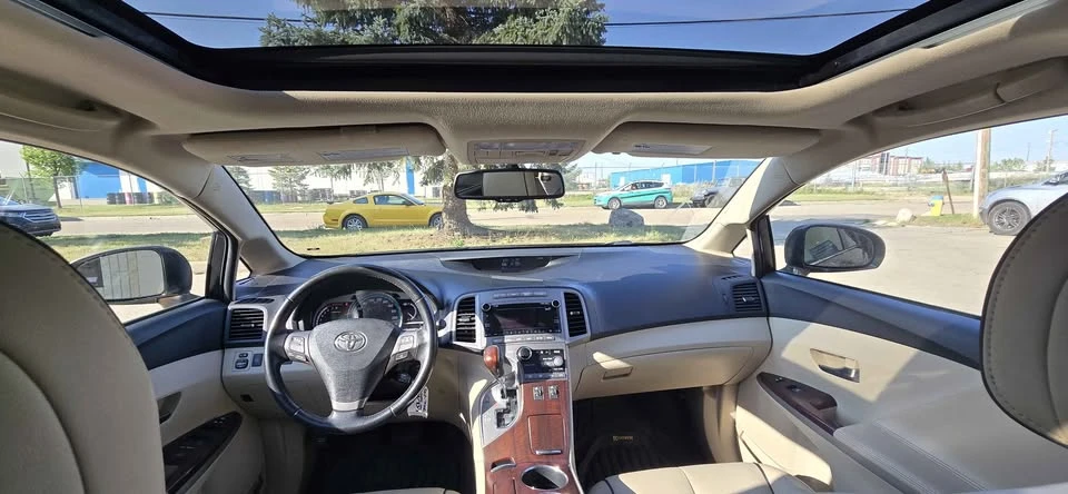 2010 Toyota Venza - Image 17 of 19