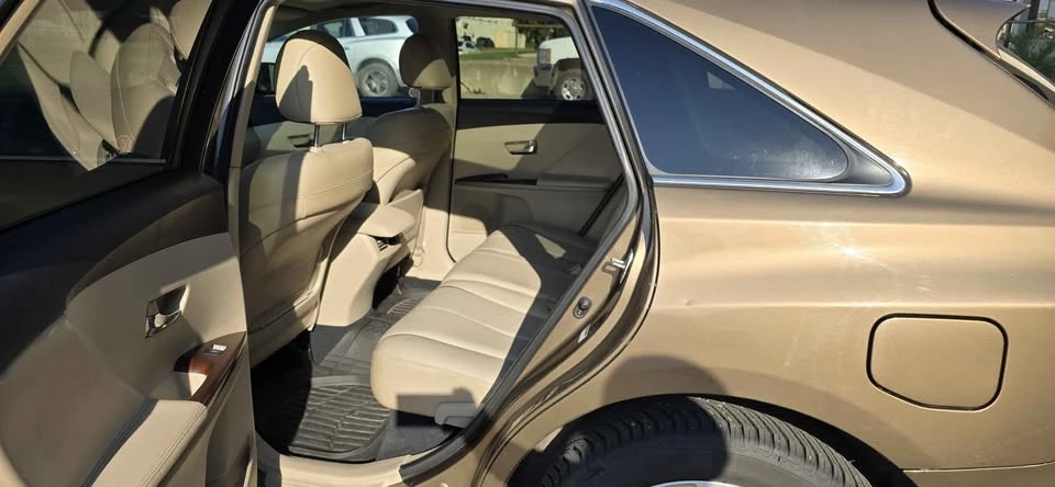 2010 Toyota Venza - Image 10 of 19