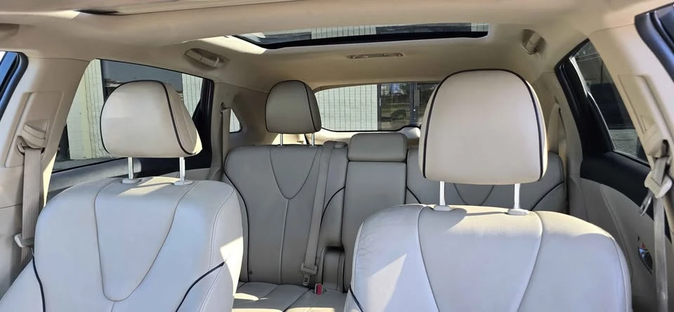 2010 Toyota Venza - Image 13 of 19
