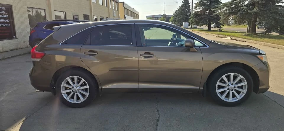 2010 Toyota Venza - Image 3 of 19