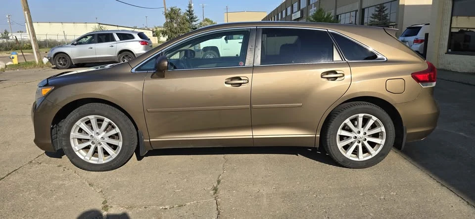 2010 Toyota Venza - Image 7 of 19