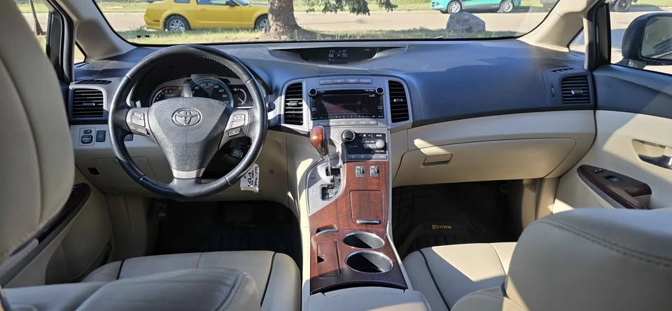 2010 Toyota Venza - Image 15 of 19