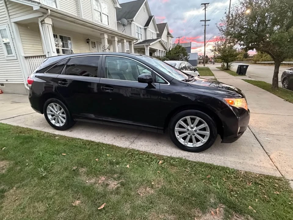 2010 Toyota Venza - Image 2 of 4