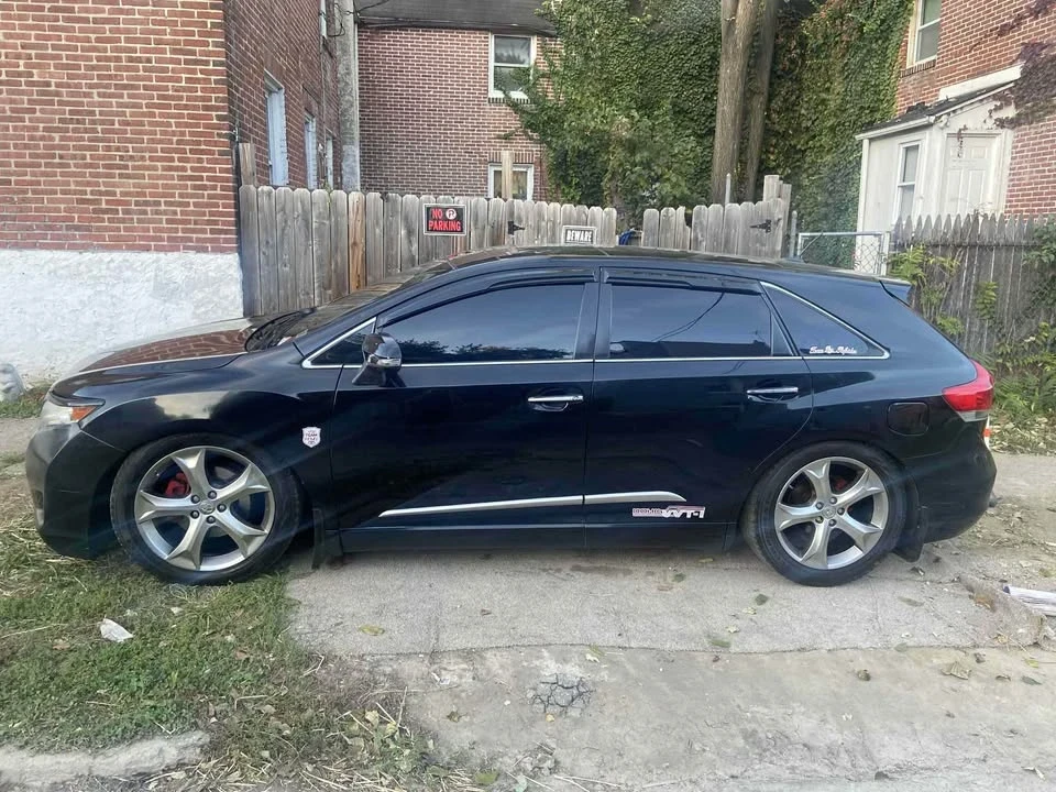 2010 Toyota Venza - Image 2 of 5