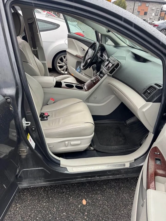 2010 Toyota Venza - Image 9 of 10