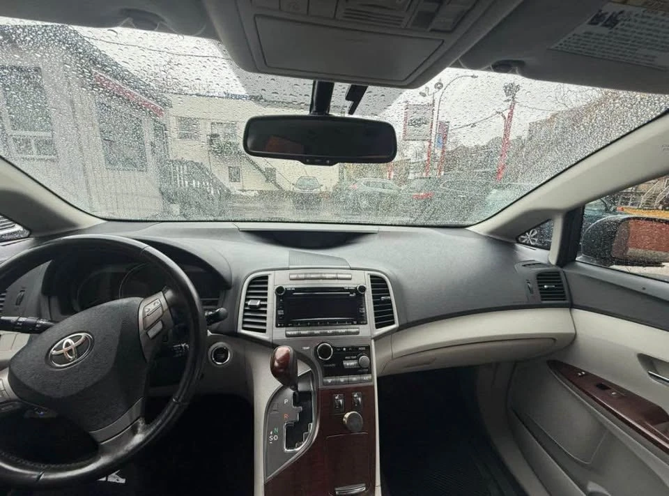 2010 Toyota Venza - Image 2 of 10