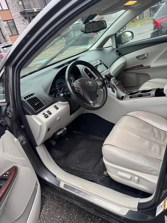 2010 Toyota Venza - Image 5 of 10