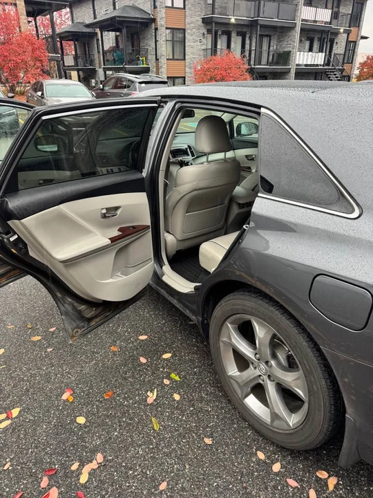 2010 Toyota Venza - Image 7 of 10