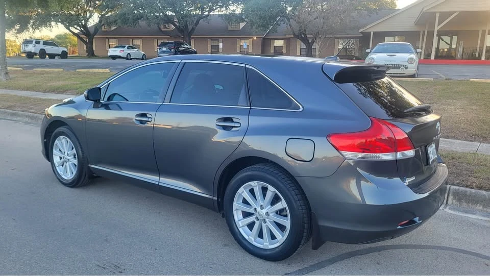 2010 Toyota Venza - Image 6 of 11