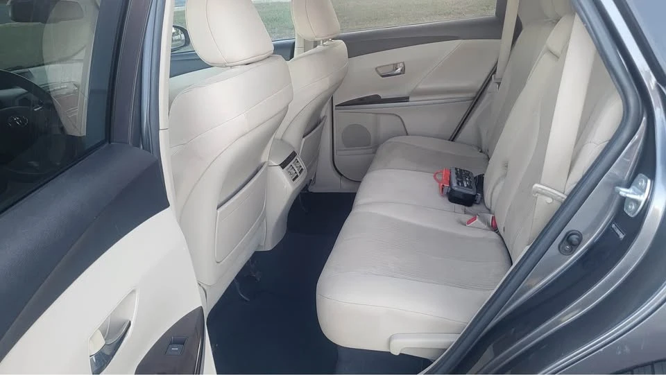 2010 Toyota Venza - Image 8 of 11