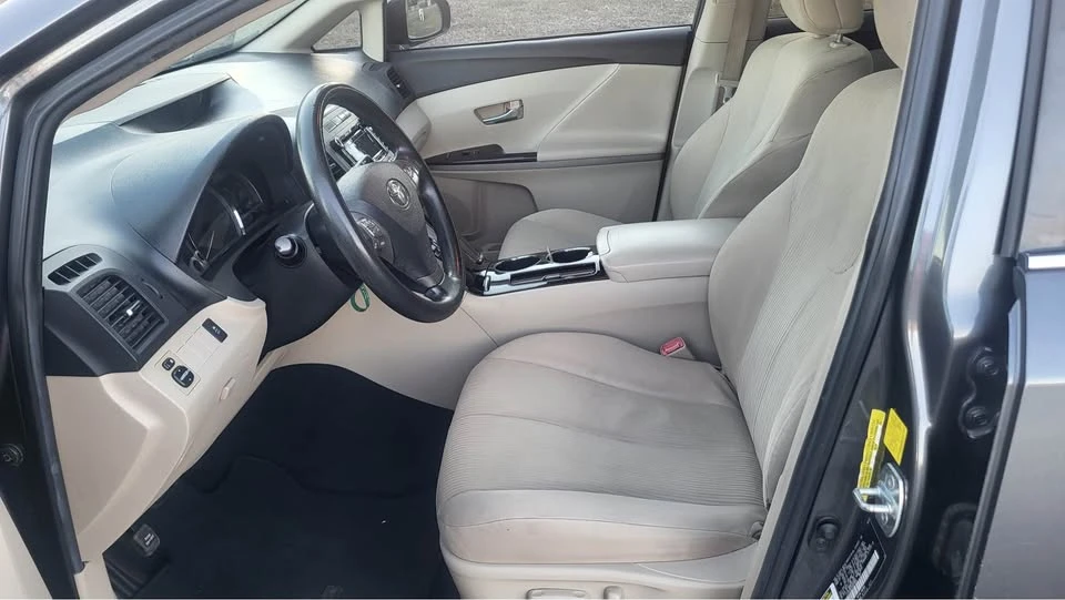 2010 Toyota Venza - Image 7 of 11