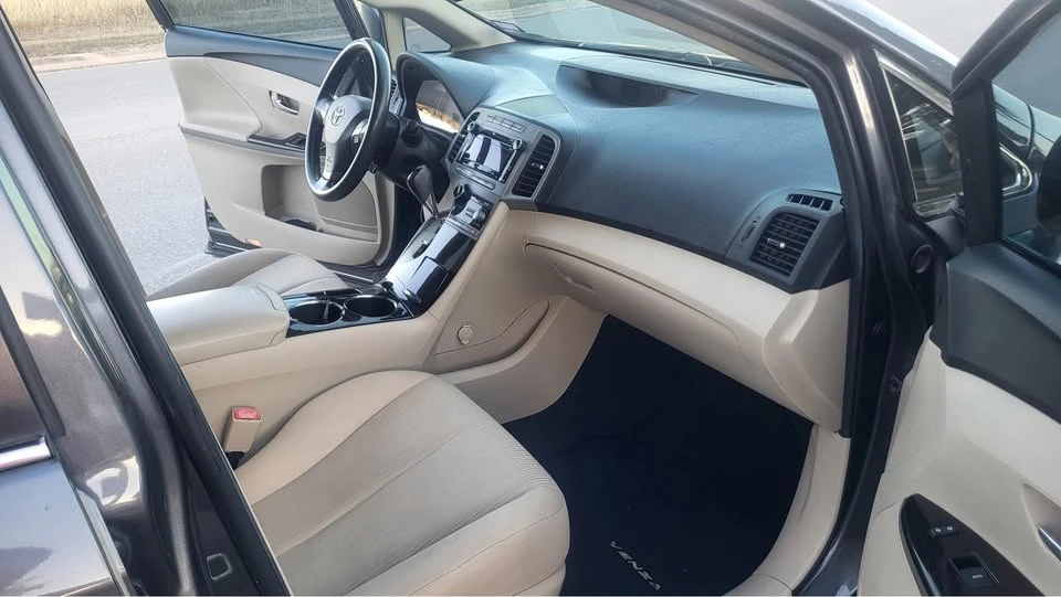 2010 Toyota Venza - Image 9 of 11