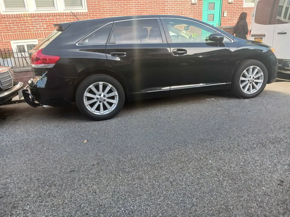 2010 Toyota Venza - Image 2 of 6