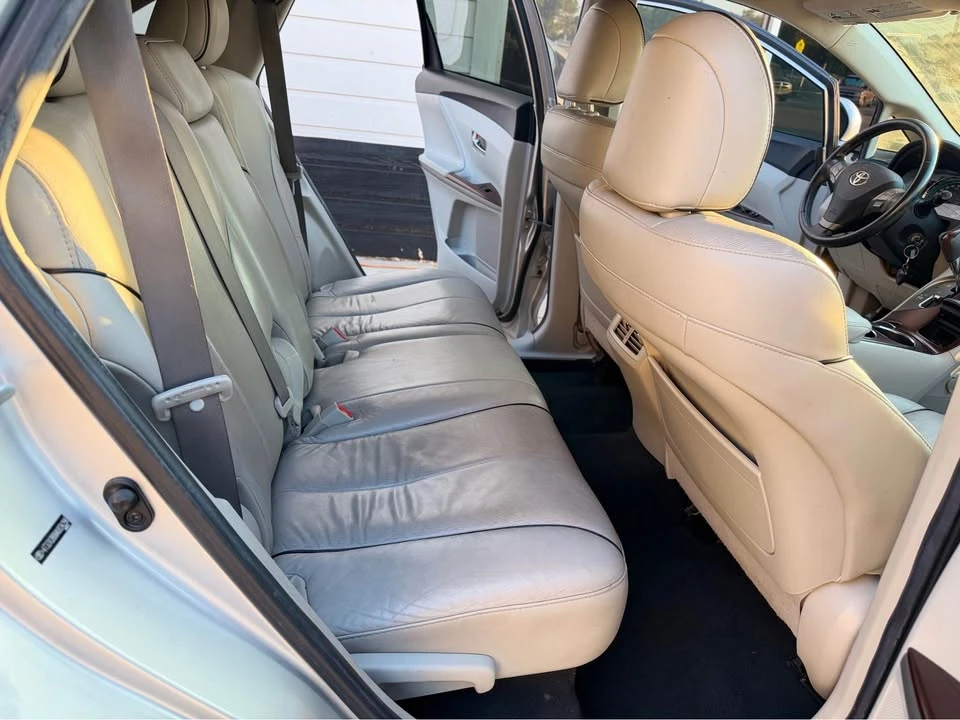 2010 Toyota Venza - Image 13 of 16