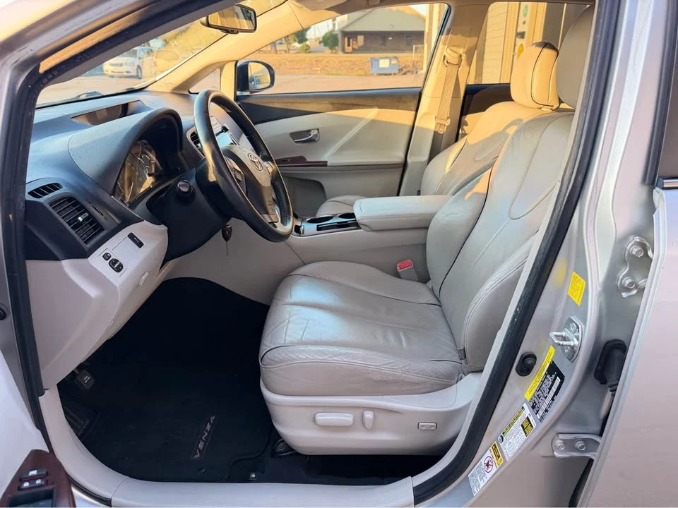 2010 Toyota Venza - Image 9 of 16