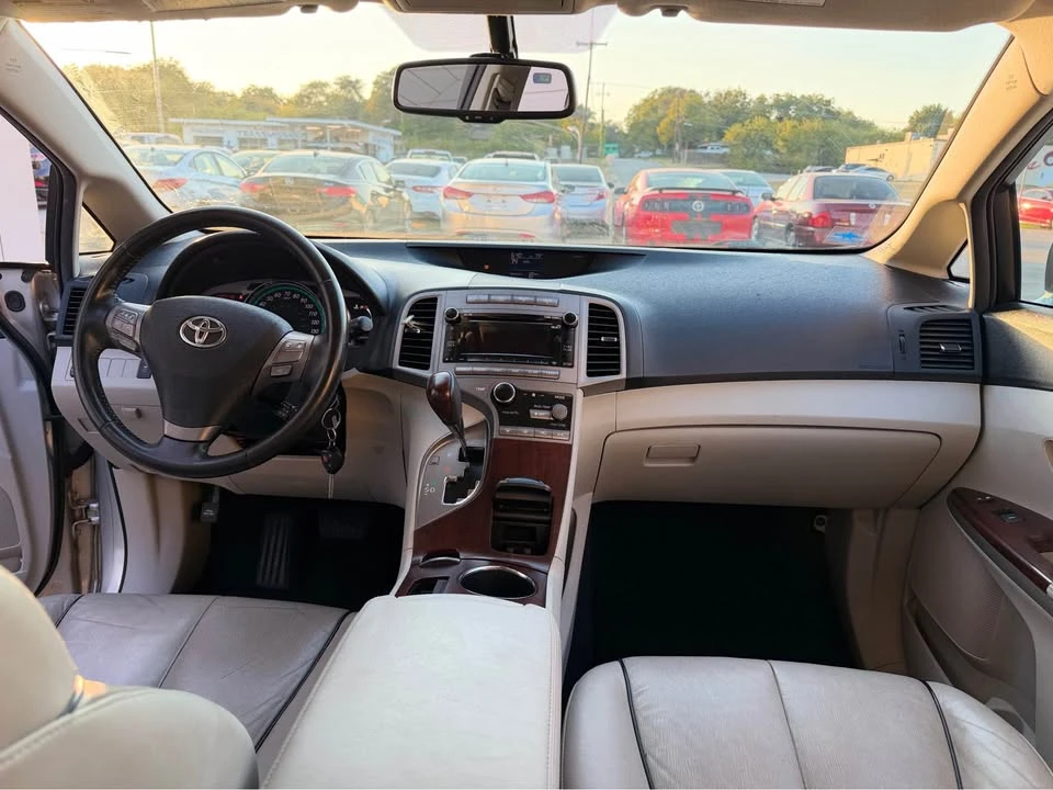 2010 Toyota Venza - Image 11 of 16