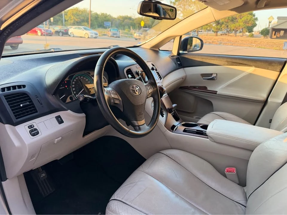 2010 Toyota Venza - Image 10 of 16