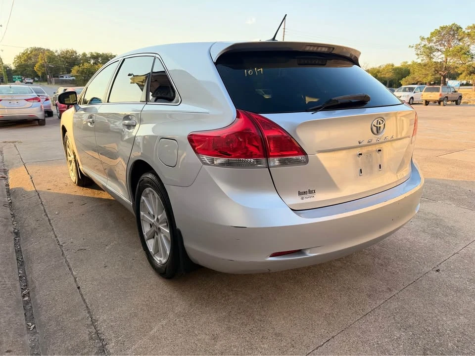 2010 Toyota Venza - Image 2 of 16