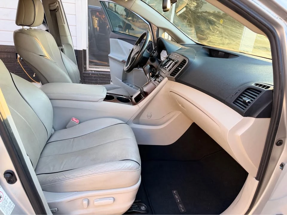 2010 Toyota Venza - Image 14 of 16