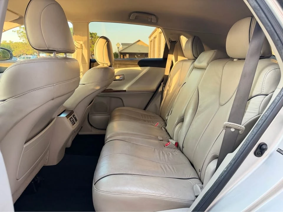 2010 Toyota Venza - Image 12 of 16