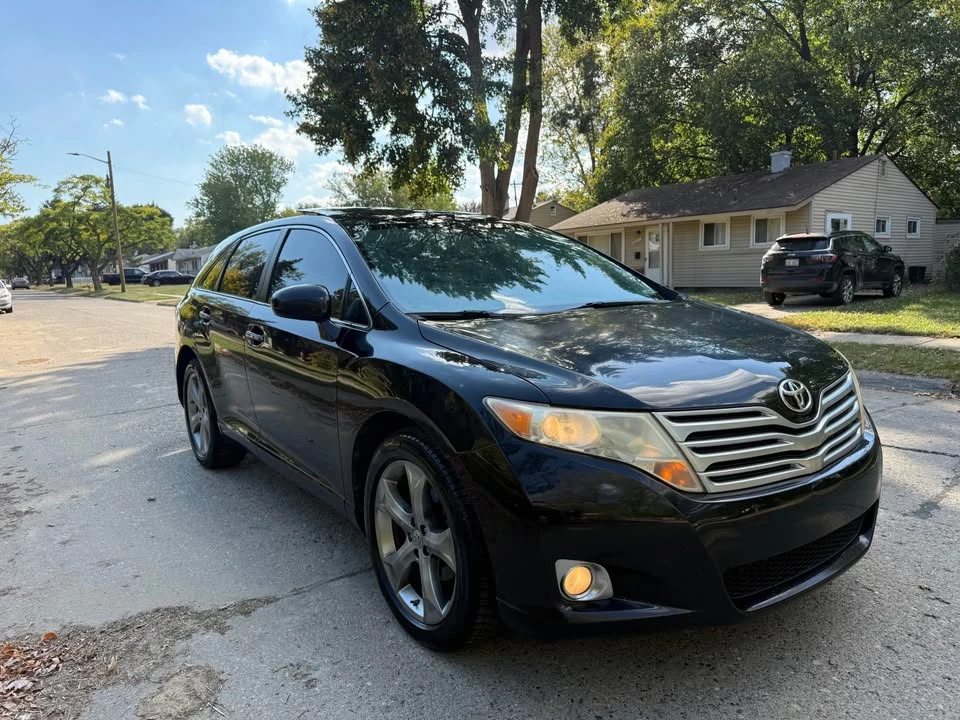 2010 Toyota Venza - Image 2 of 17