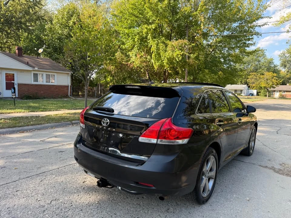 2010 Toyota Venza - Image 7 of 17