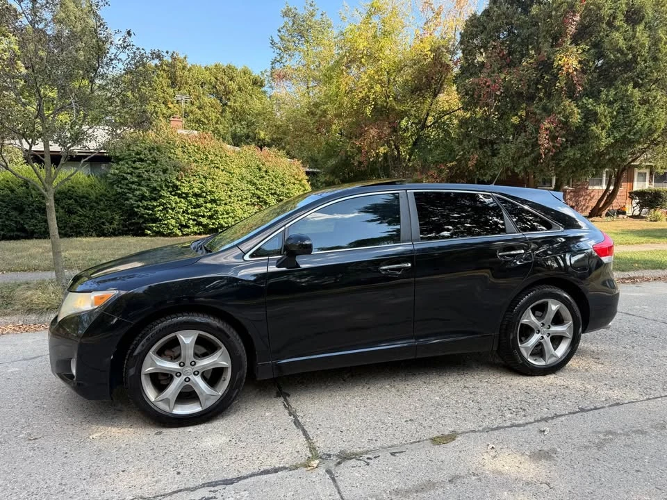 2010 Toyota Venza - Image 5 of 17