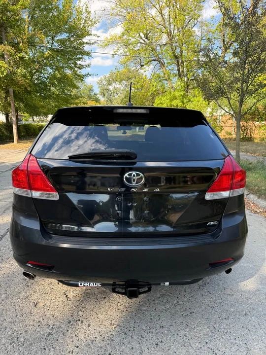 2010 Toyota Venza - Image 8 of 17