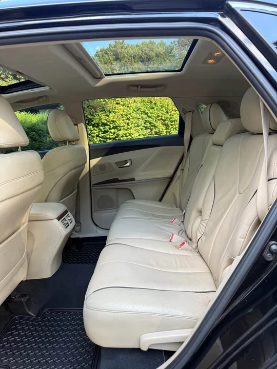 2010 Toyota Venza - Image 9 of 17