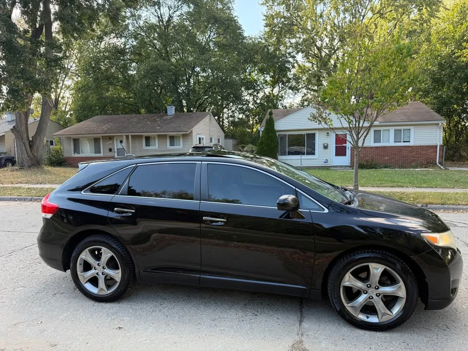 2010 Toyota Venza - Image 4 of 17