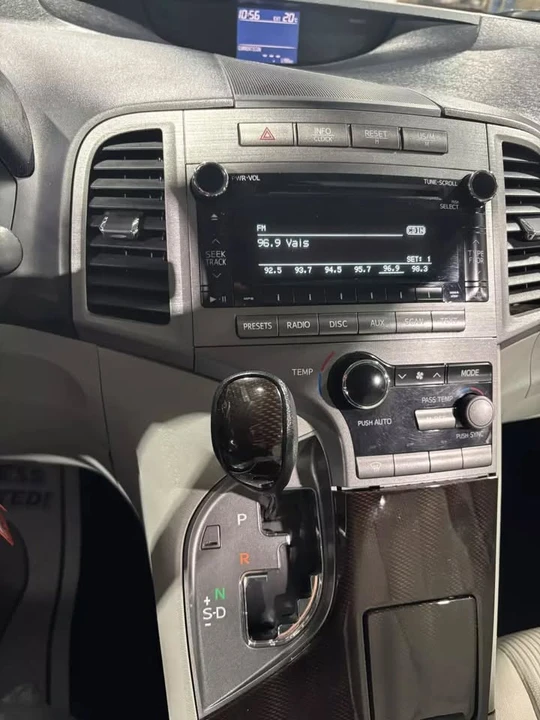 2010 Toyota Venza - Image 14 of 15