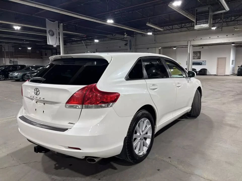 2010 Toyota Venza - Image 3 of 15