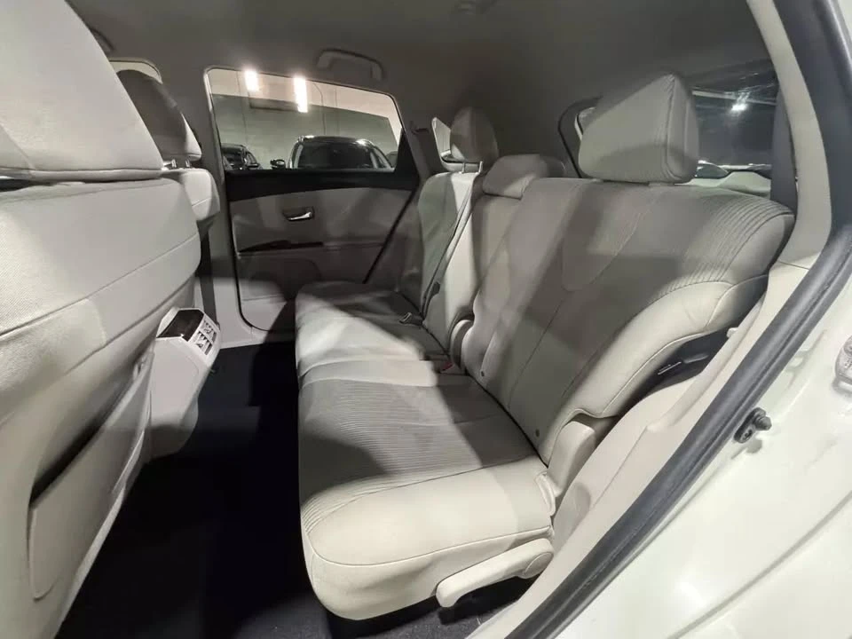 2010 Toyota Venza - Image 8 of 15
