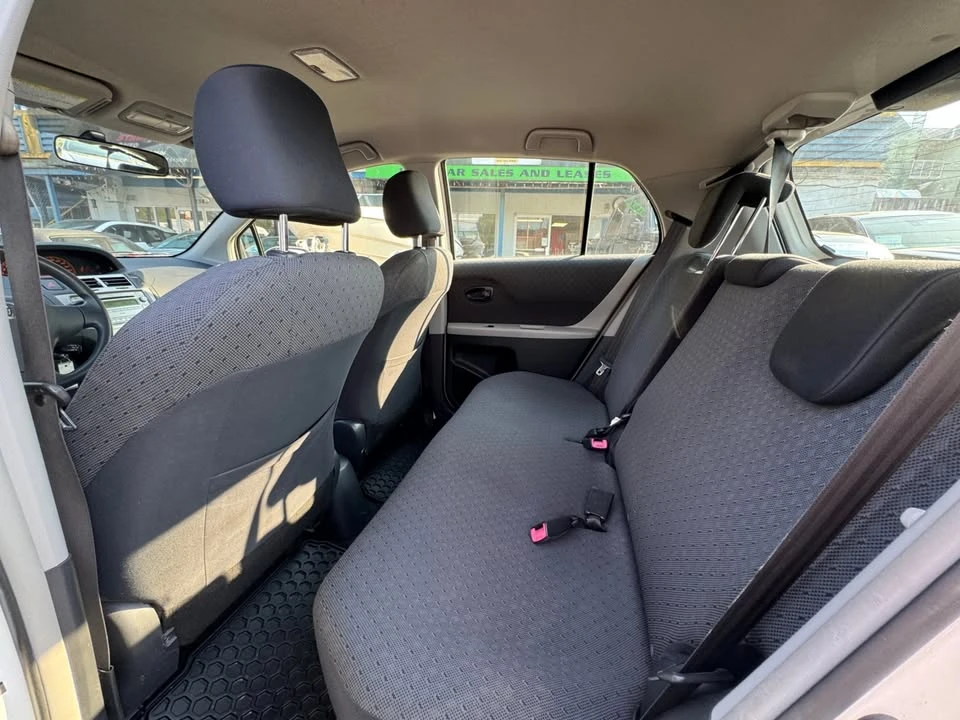2010 Toyota Yaris - Image 11 of 16