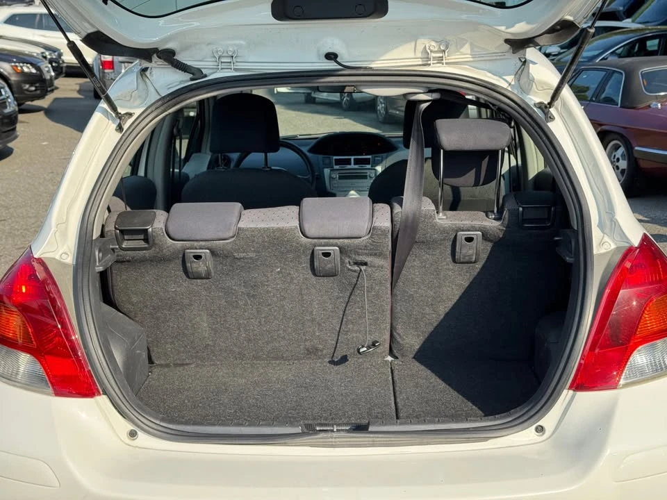 2010 Toyota Yaris - Image 12 of 16