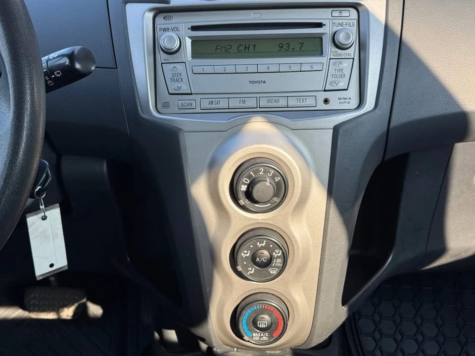2010 Toyota Yaris - Image 14 of 16