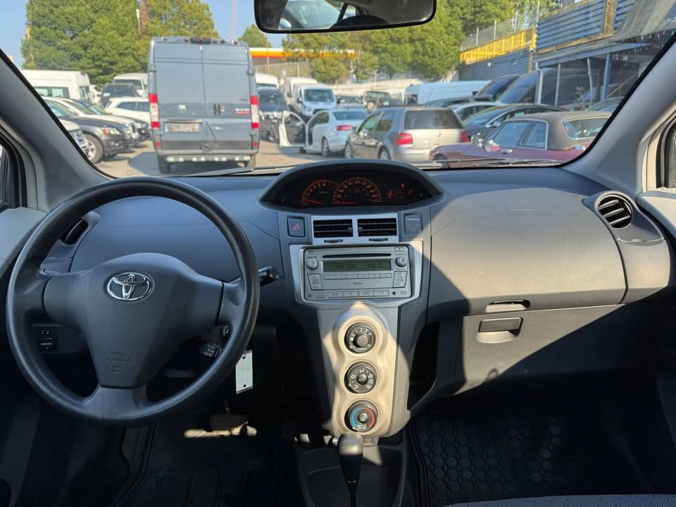 2010 Toyota Yaris - Image 13 of 16