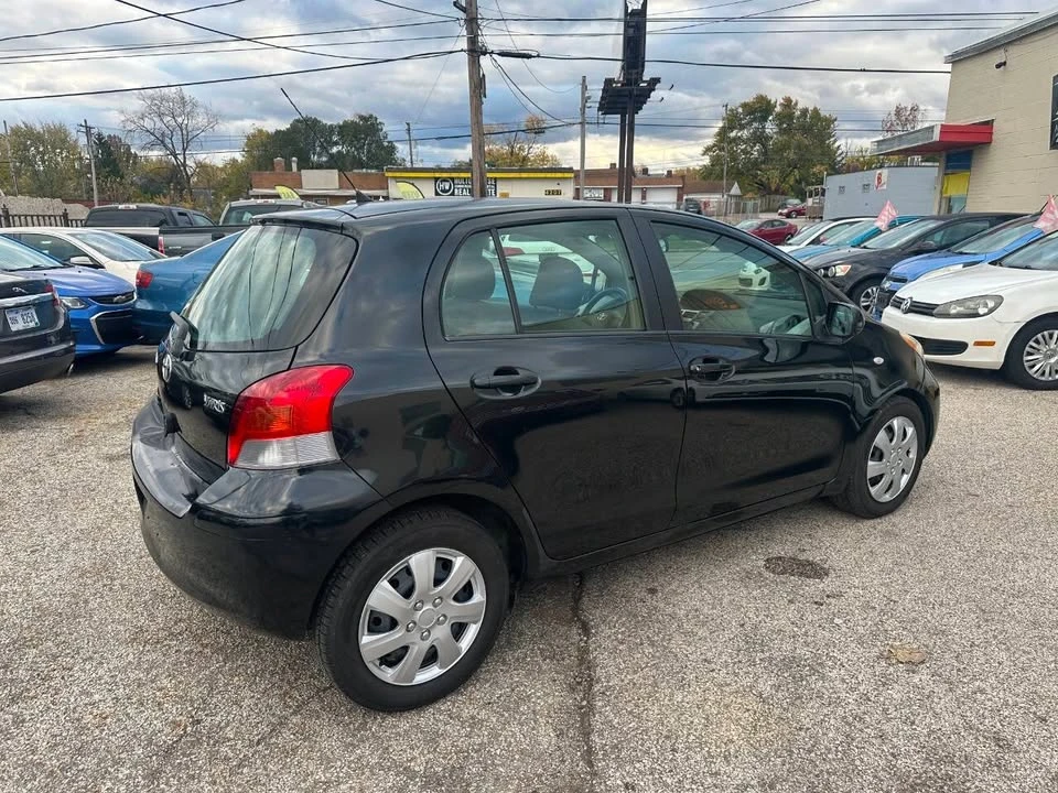 2010 Toyota Yaris - Image 2 of 17