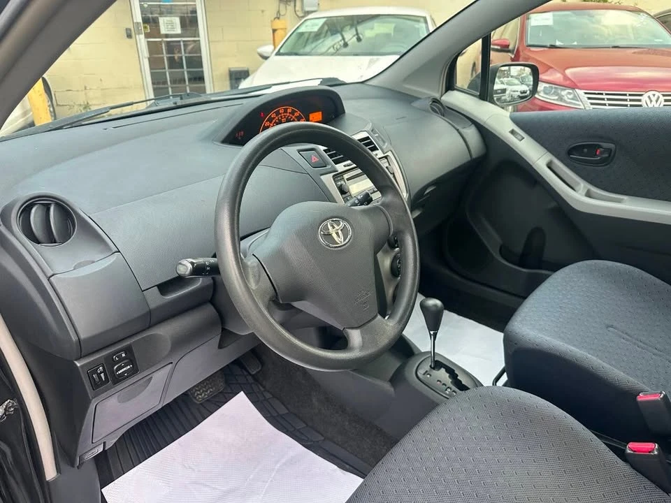 2010 Toyota Yaris - Image 12 of 17