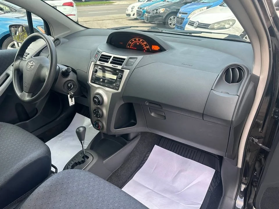 2010 Toyota Yaris - Image 14 of 17