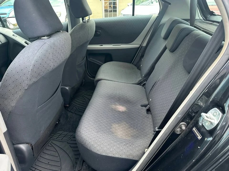 2010 Toyota Yaris - Image 16 of 17