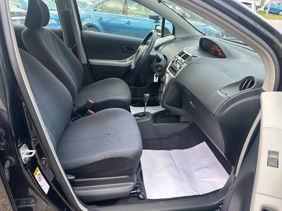 2010 Toyota Yaris - Image 15 of 17