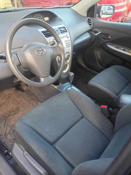 2010 Toyota Yaris - Image 6 of 6