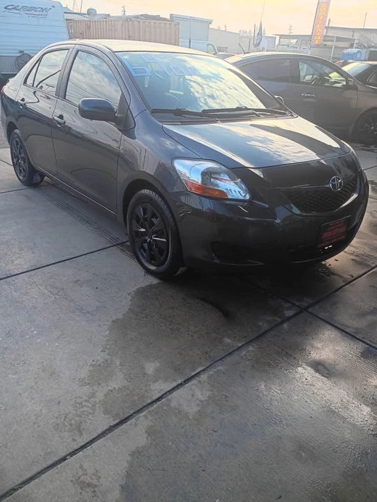 2010 Toyota Yaris - Image 2 of 6