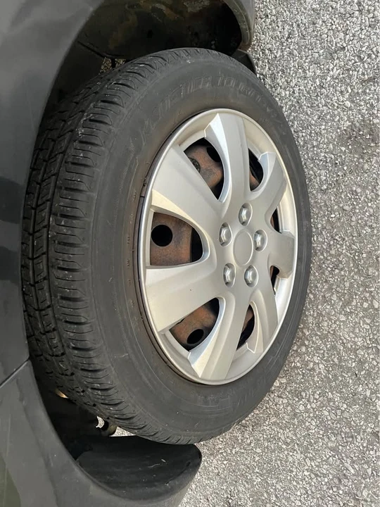 2010 Toyota Yaris - Image 16 of 17