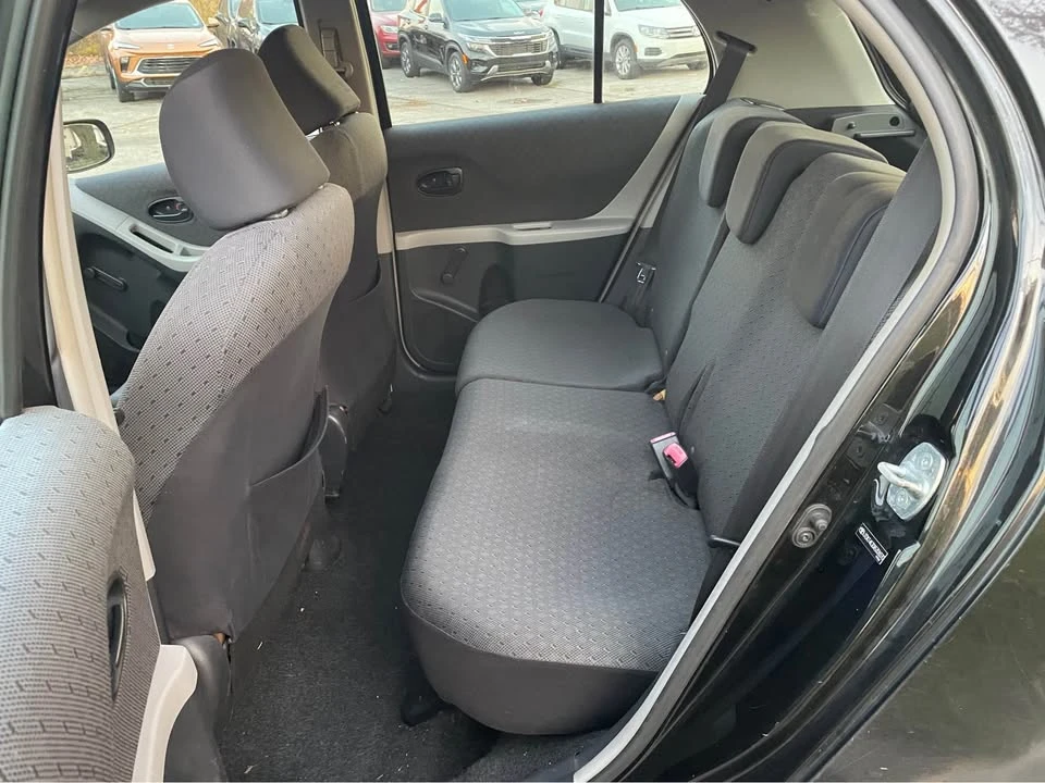2010 Toyota Yaris - Image 8 of 17