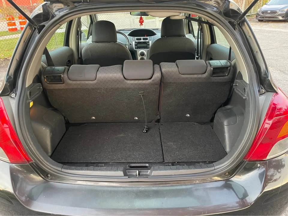 2010 Toyota Yaris - Image 10 of 17