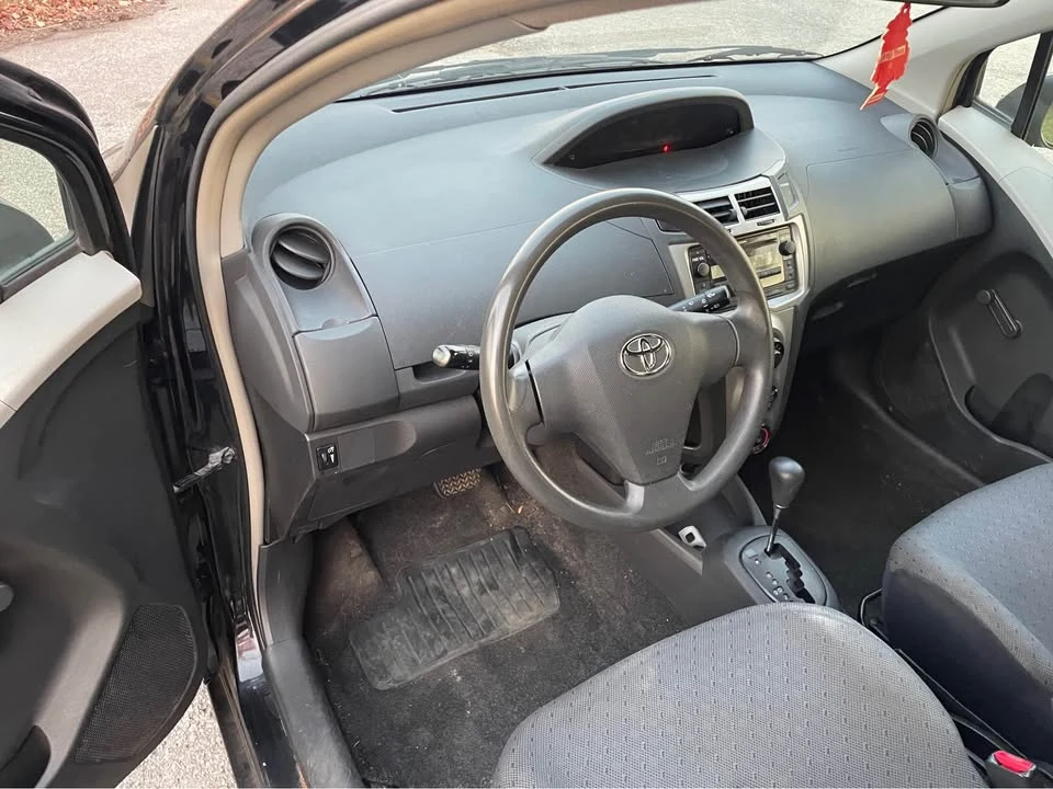 2010 Toyota Yaris - Image 9 of 17
