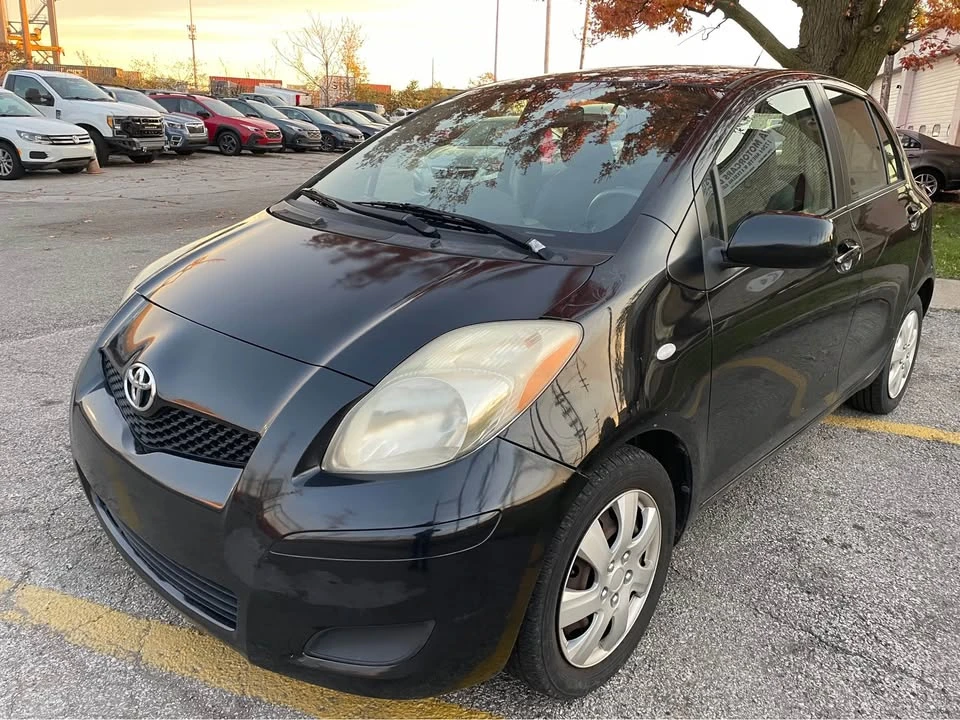 2010 Toyota Yaris - Image 2 of 17