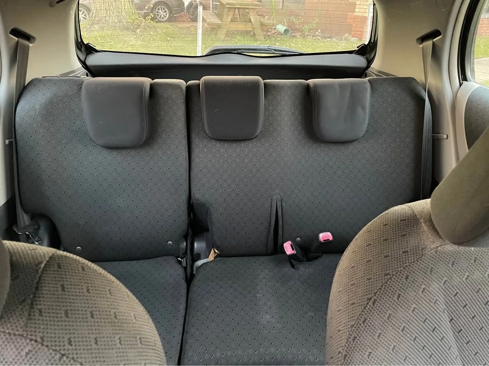 2010 Toyota Yaris - Image 11 of 17